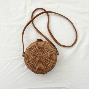 Round wicker mini crossbody bag